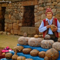 Peru man carves gourds